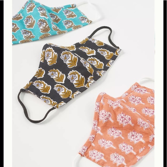 ANTHRO 3 PK REVERSIBLE COTTON MASKS/SANITIZER NEW - Picture 3 of 12